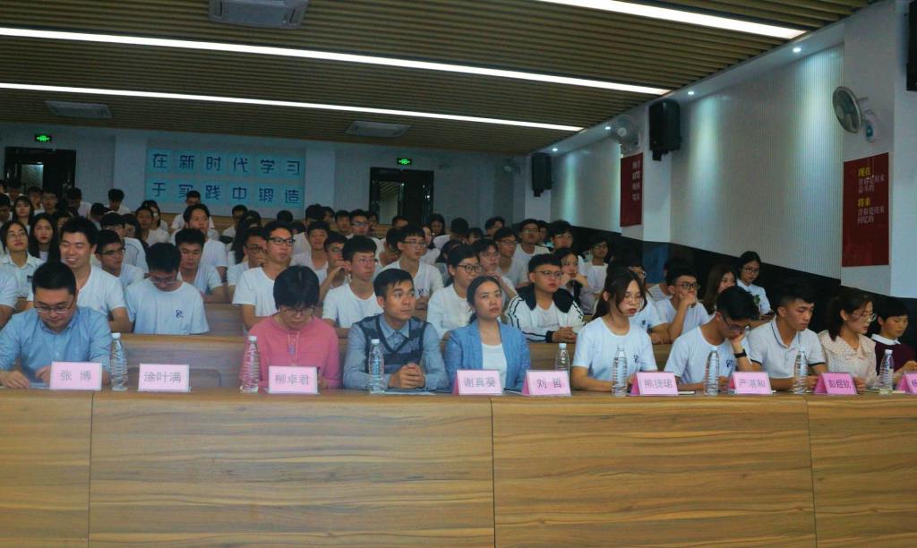 日本女优a片
举行第三届团总支-学生会第二次全体大会6.jpg