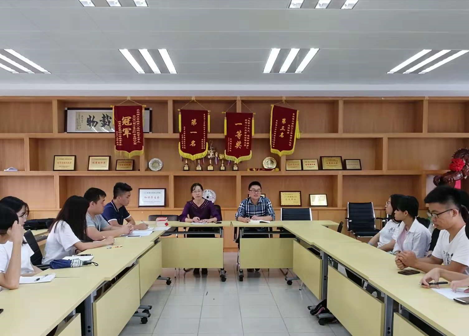 日本女优a片
召开第49期校党课培训动员会议2.jpg