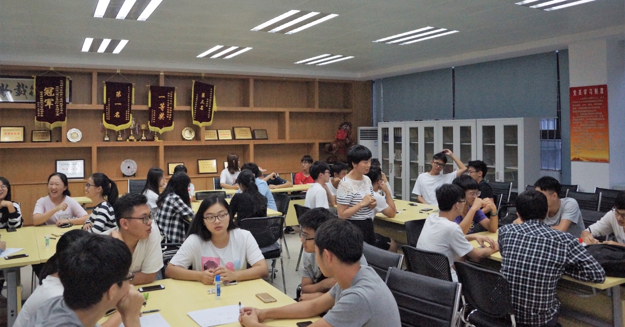 日本女优a片
举行心理委员培训会2.jpg